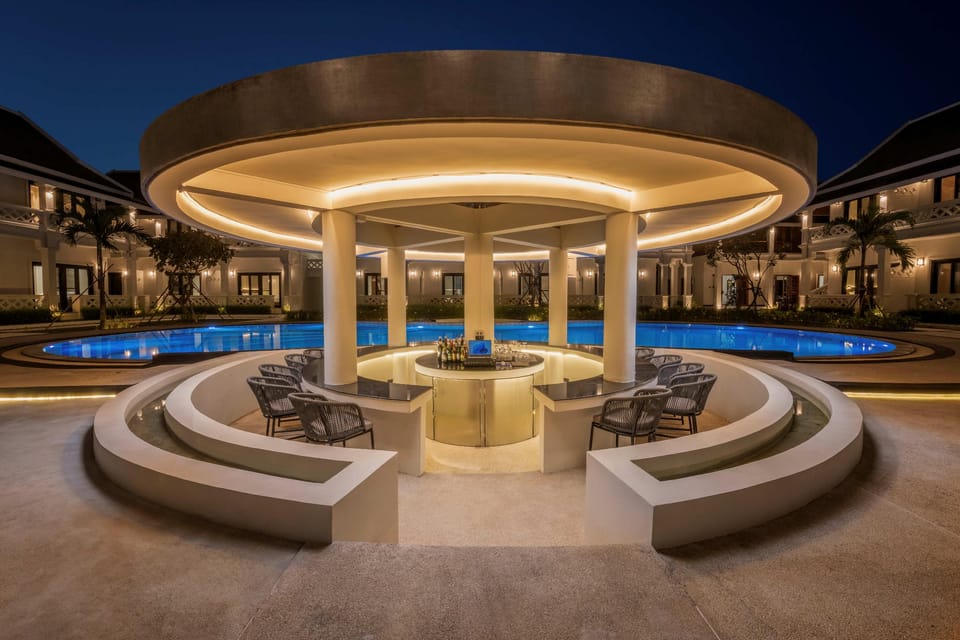 Poolside bar