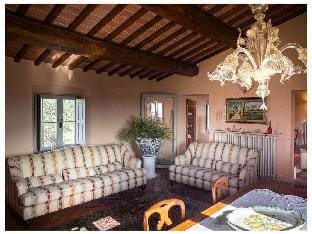 Villa Botinaccio Hotel in Tuscany