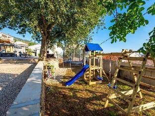 Villa Mate Comfortable holiday residence Hotel in Lika-Senj County