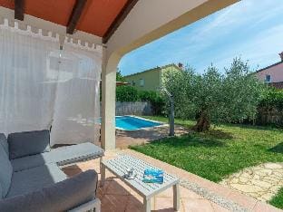 Villa Lucas Comfortable holiday residence Hotel in Novigrad