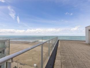 Apartment on Zeedijk with Sea Views Hotel in Middelkerke