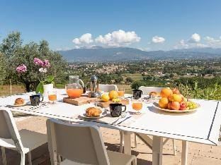 Villa Bevagna Comfortable holiday residence Hotel in Umbria