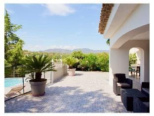 Rigaous - St. Raphael Hotel in Saint-Raphael