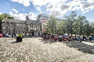 Grassmarket Apartment with Castle View Hotel in Edinburgh