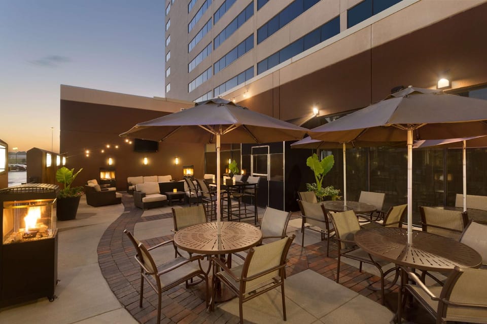 Hilton Chicago/Oak Brook Suites Hotel in Oakbrook Terrace