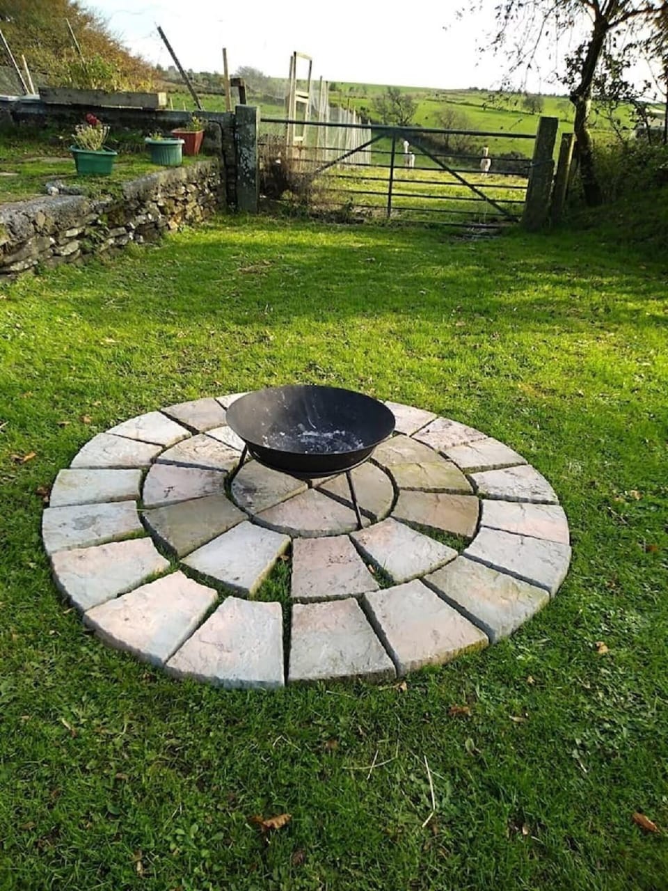 Inviting 2-bed Cottage in Newcastle Emlyn Hotel in Wales