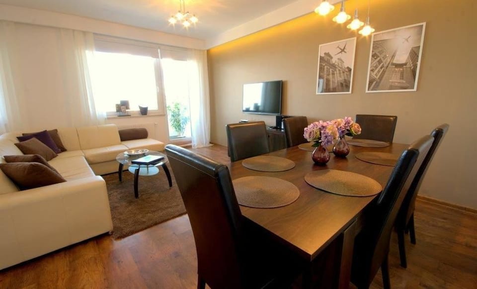 IRS ROYAL APARTMENTS - IRS Aviator Hotel in Gdansk