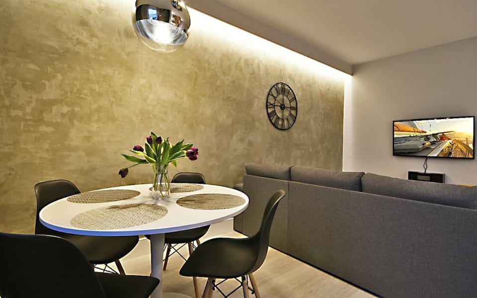 IRS ROYAL APARTMENTS - IRS Aviator Hotel in Gdansk