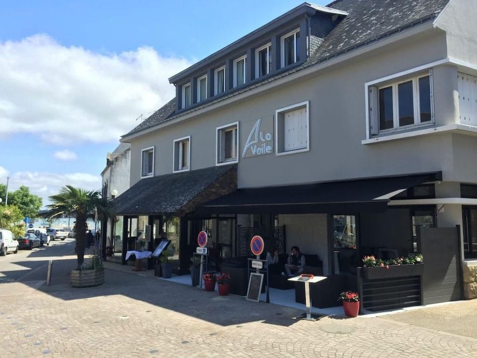Hotel La Voile Hotel in Arzon