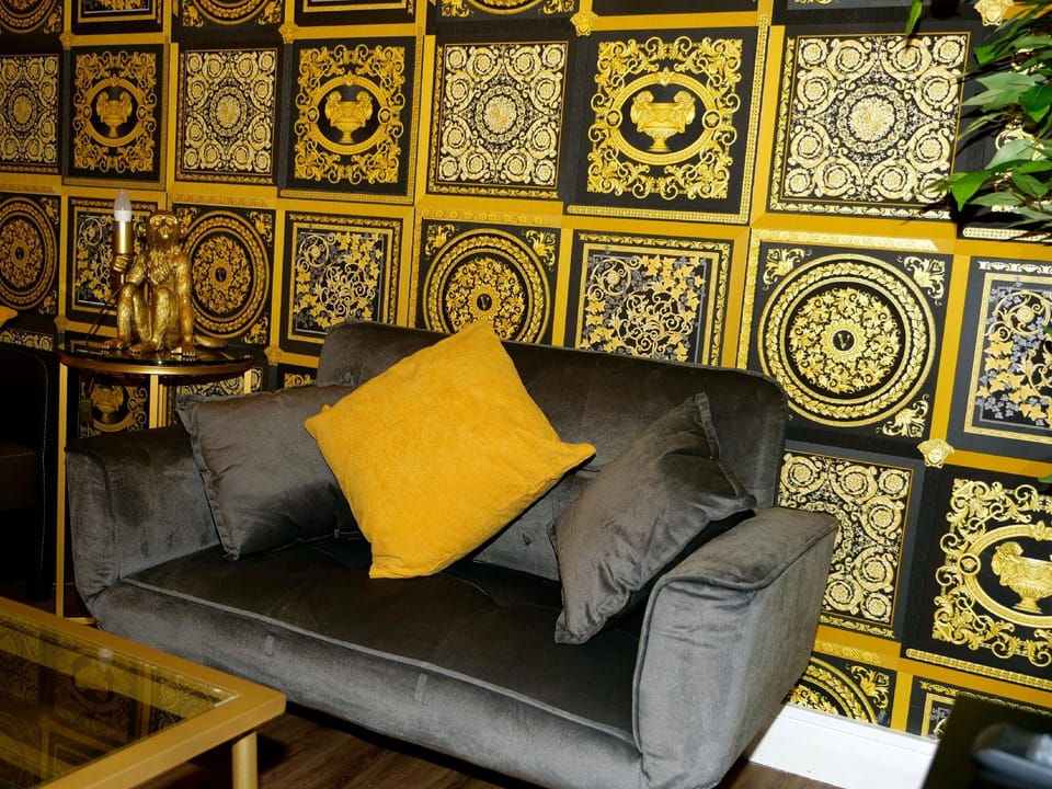 Sexy Luxurious Versace Apartment Near Sheffield Hotel in Rotherham