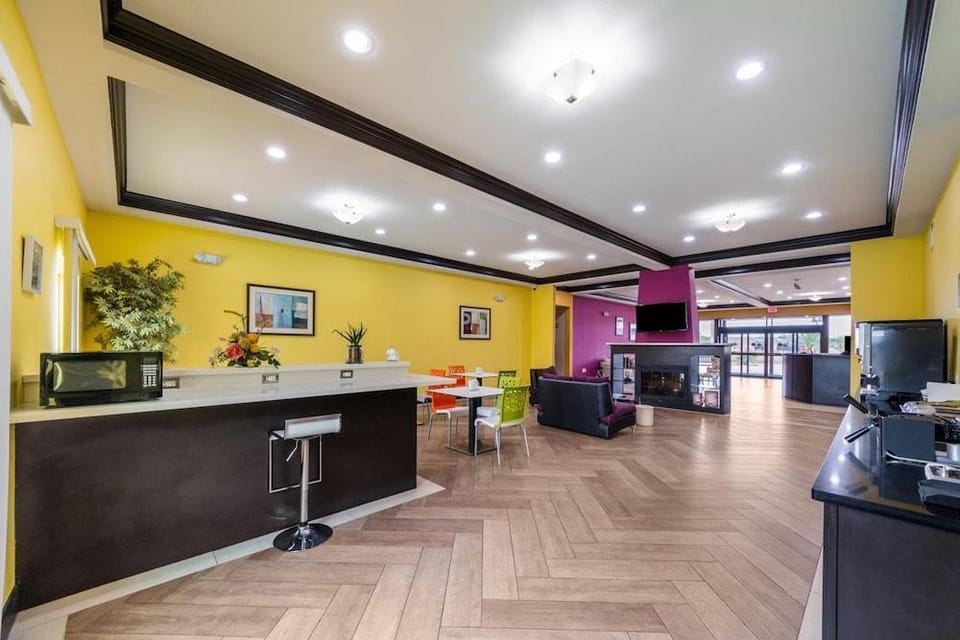 Residency Suites - Cotulla Hotel in Rio Grande
