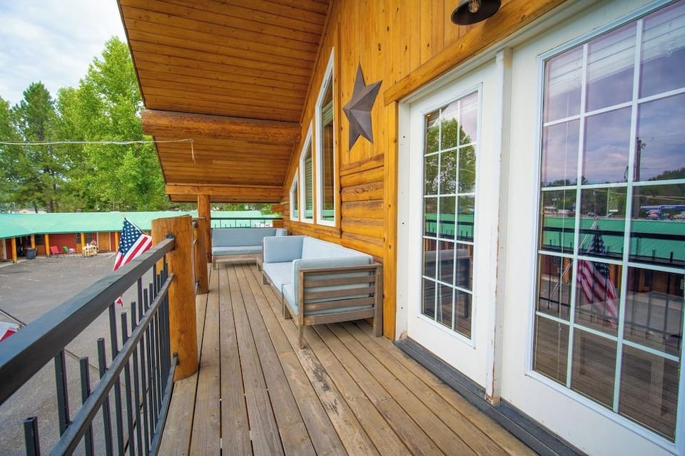 Alpine Lodge and RV Hotel in Cascade