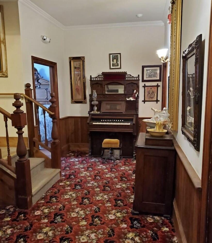 The Dutch Flat Hotel Hotel in Dutch Flat