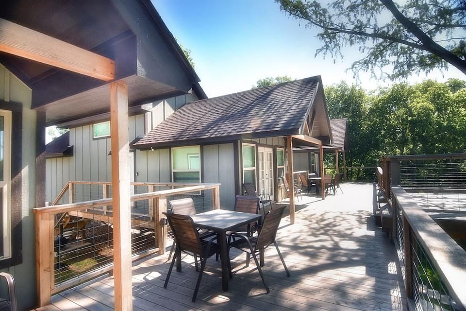 Treetop River Cabins Hotel in Center Point