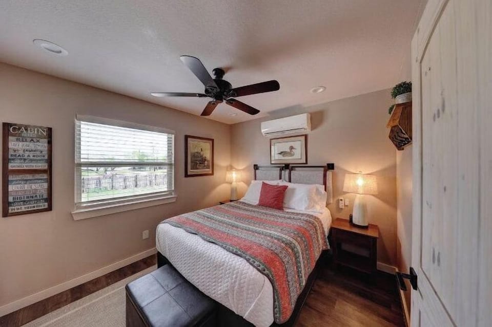 Treetop River Cabins Hotel in Center Point