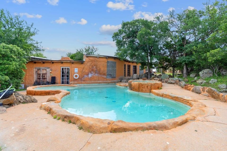 The Trois Estate at Enchanted Rock Hotel in Rio Grande