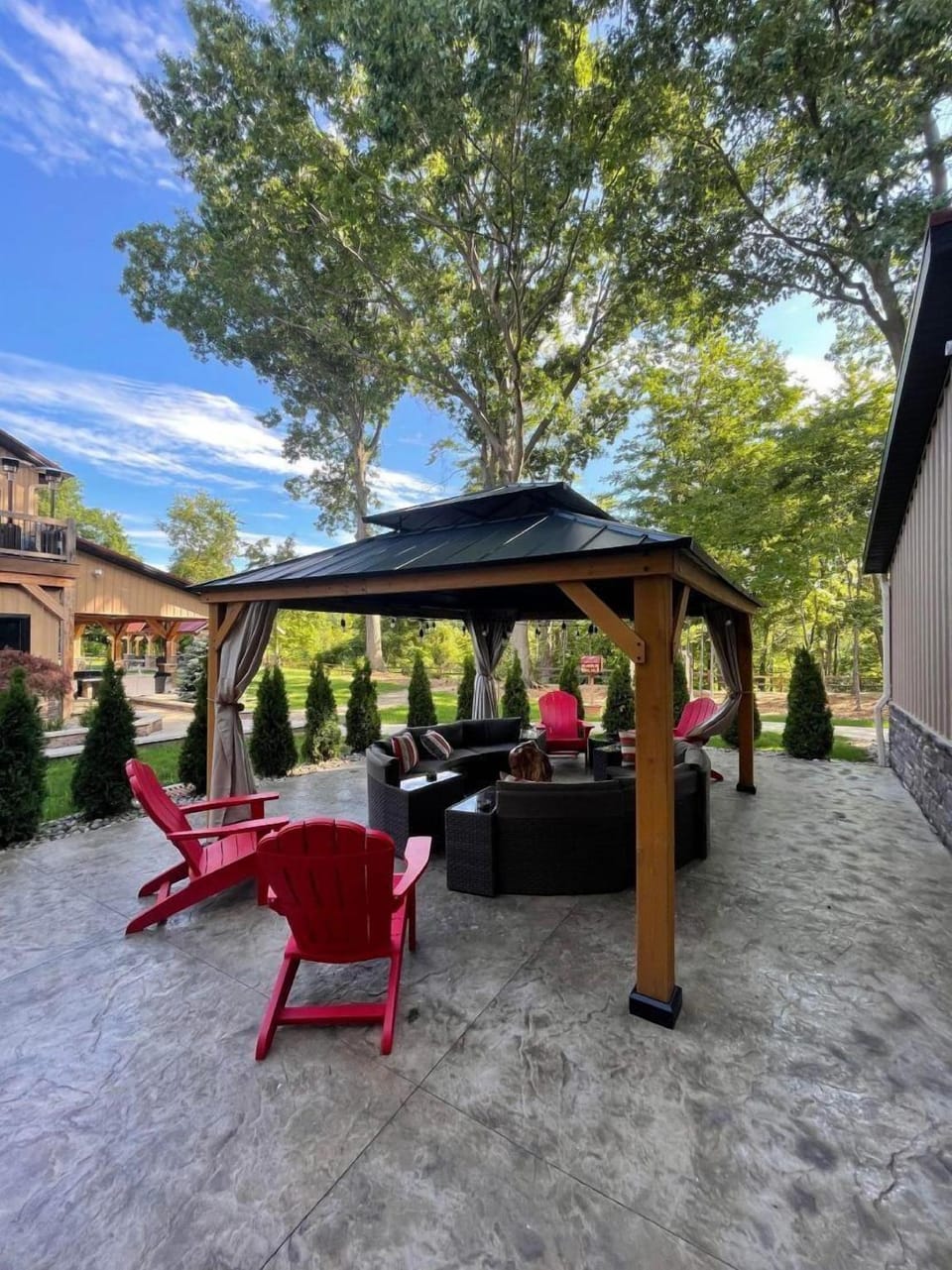 Tall Oaks Resort Hotel in Lake Erie