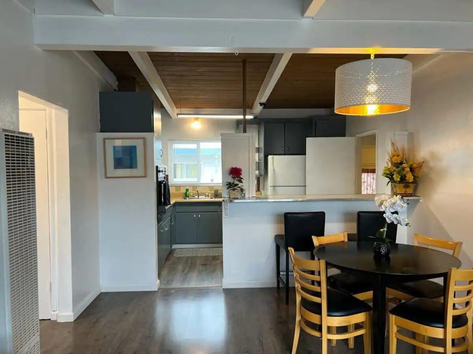 New 2BR Home w Parking Laundry in 580-80 Hotel in El Cerrito