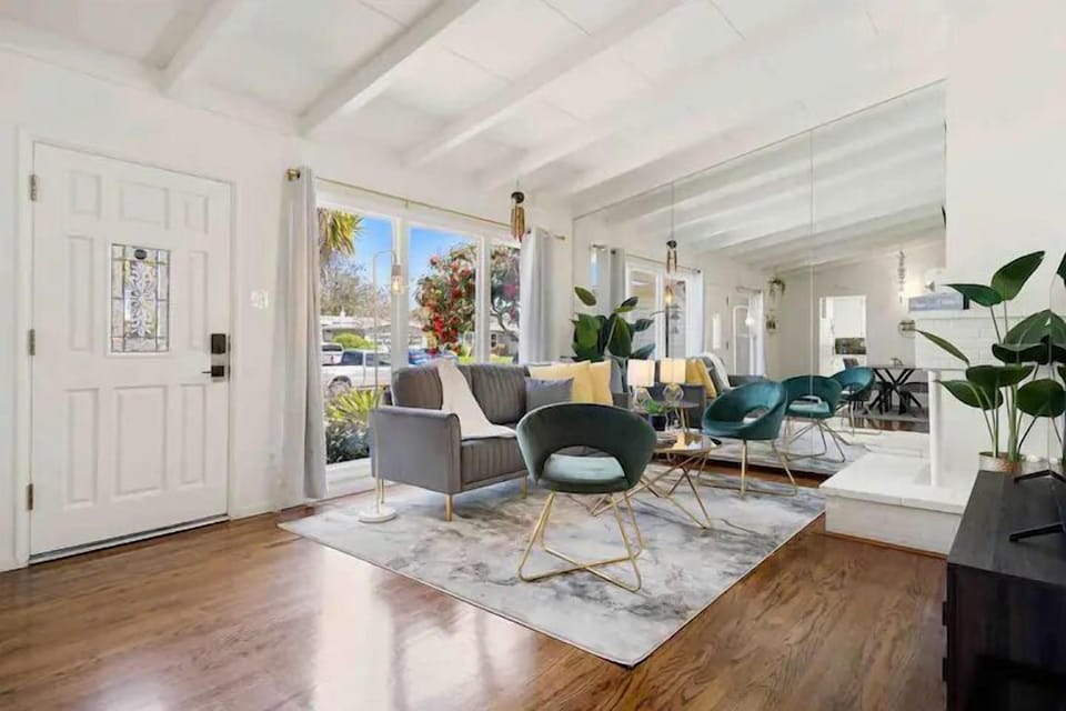 Mid Century Garden View Home Parking Hotel in San Mateo