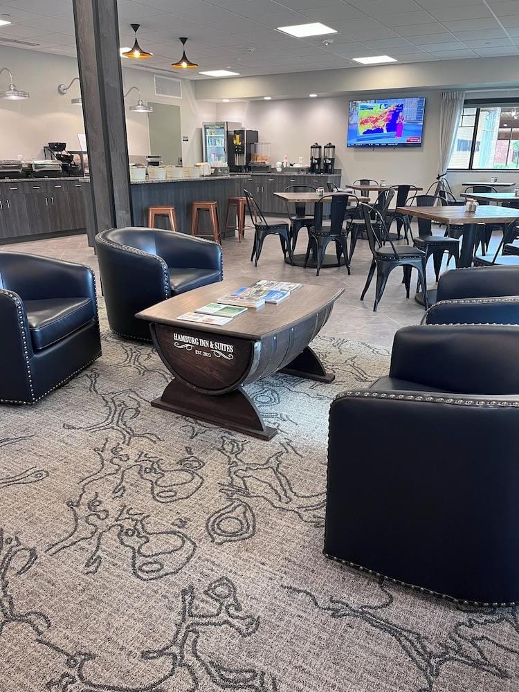 Hamburg Inn & Suites Hotel in Iowa