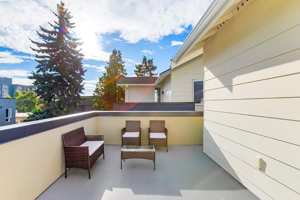 Dragonstone Sweet Suite Hotel in Capitol Hill