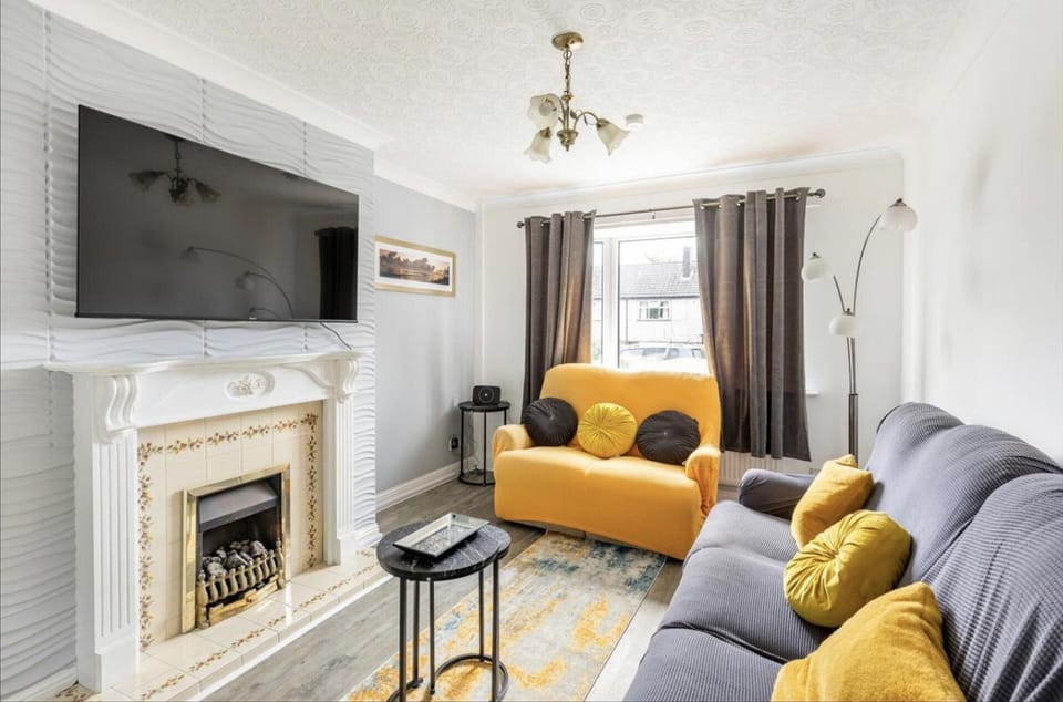 Come & Unwind in Charming 5 Bed House in Blackburn Hotel in Blackburn