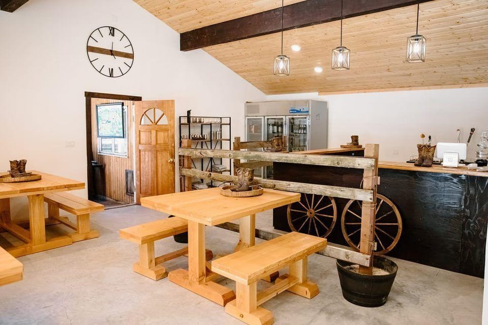 Silver Ridge Ranch Hotel in Easton