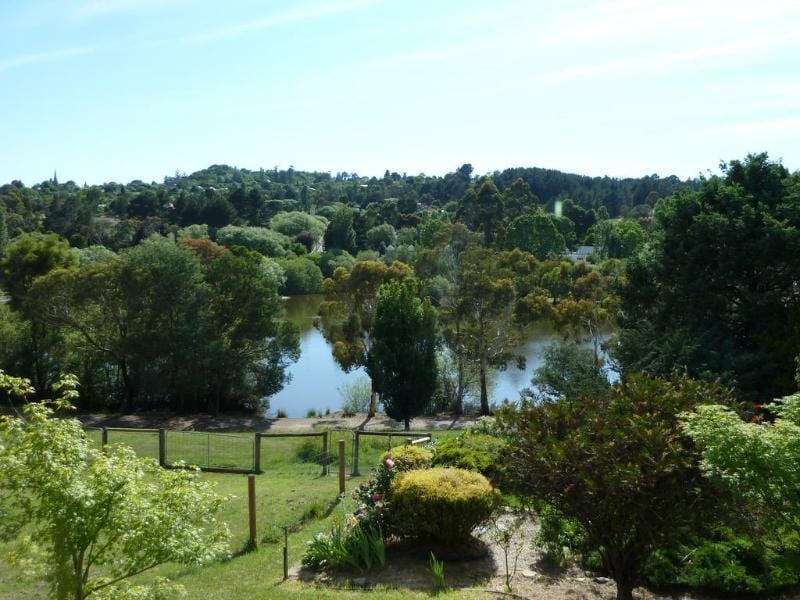 Balconies Lakeside Hotel in Daylesford