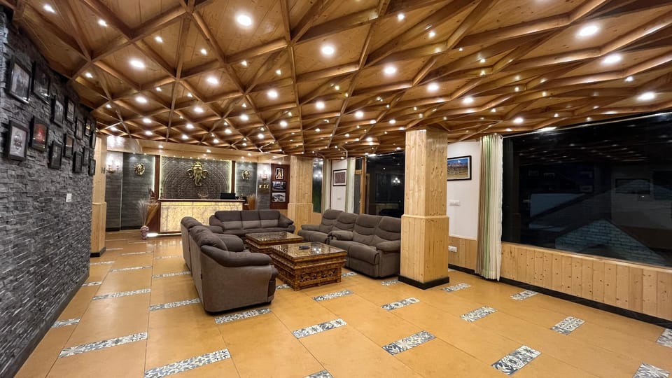 Touch Wood Inn Hotel in Manali