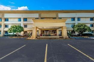 La Quinta Inn  Suites Meridian Hotel in Meridian