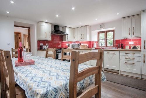The Stables - 3 Bedroom Cottage - Beavers Hill Hotel in Saint Florence