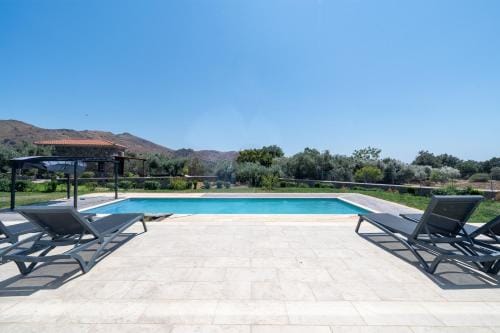 Villa & Stone House with Pool, 10 Mins to Skala Eressos Beach Hotel in Decentralized Administration of the Aegean