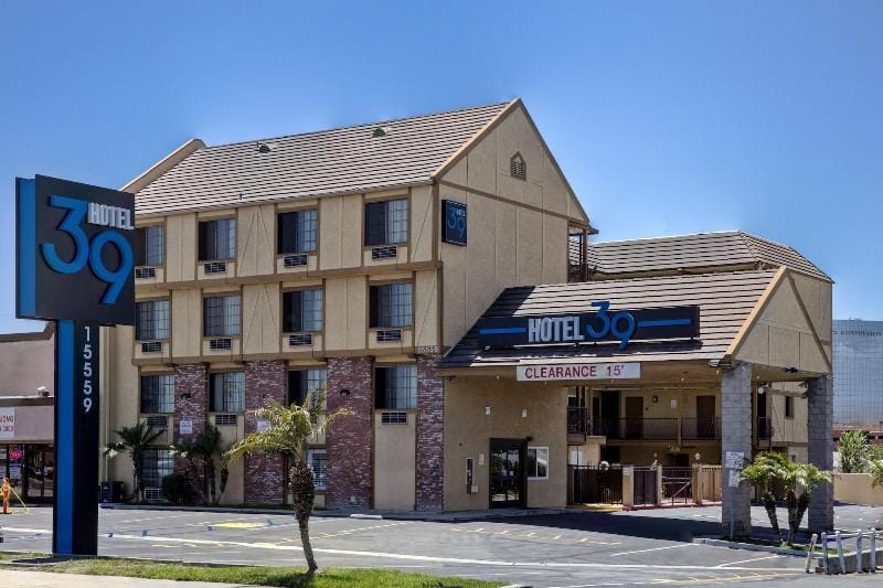Super 8 Motel - Westminister Hotel in Midway City