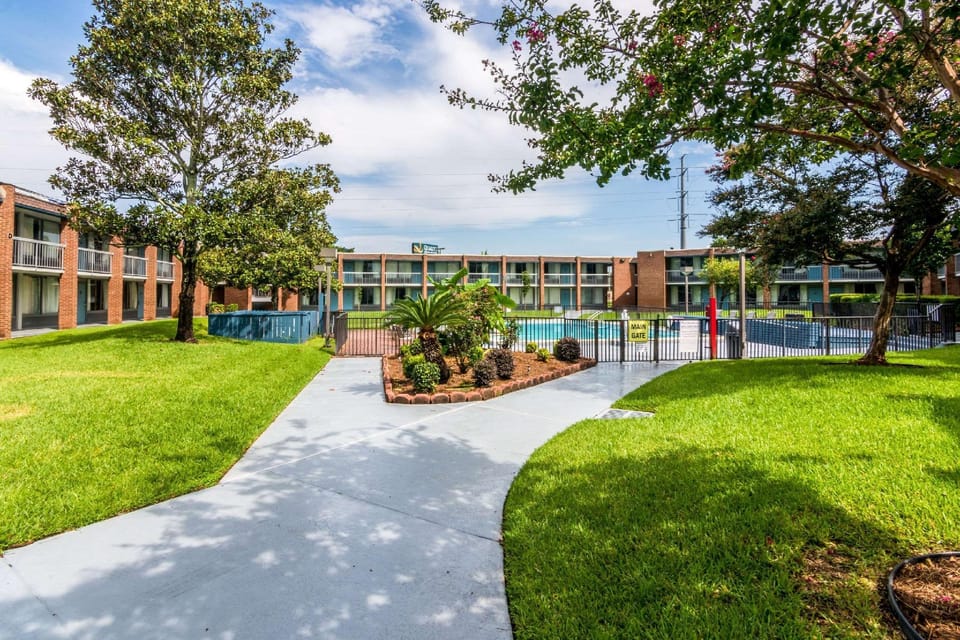 Americas Best Value Inn  Suites Hotel in Pensacola