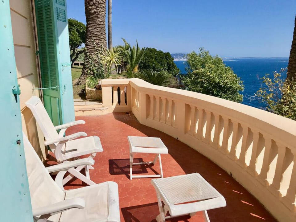 Villa in a top location with view Hotel in Mandelieu-La Napoule