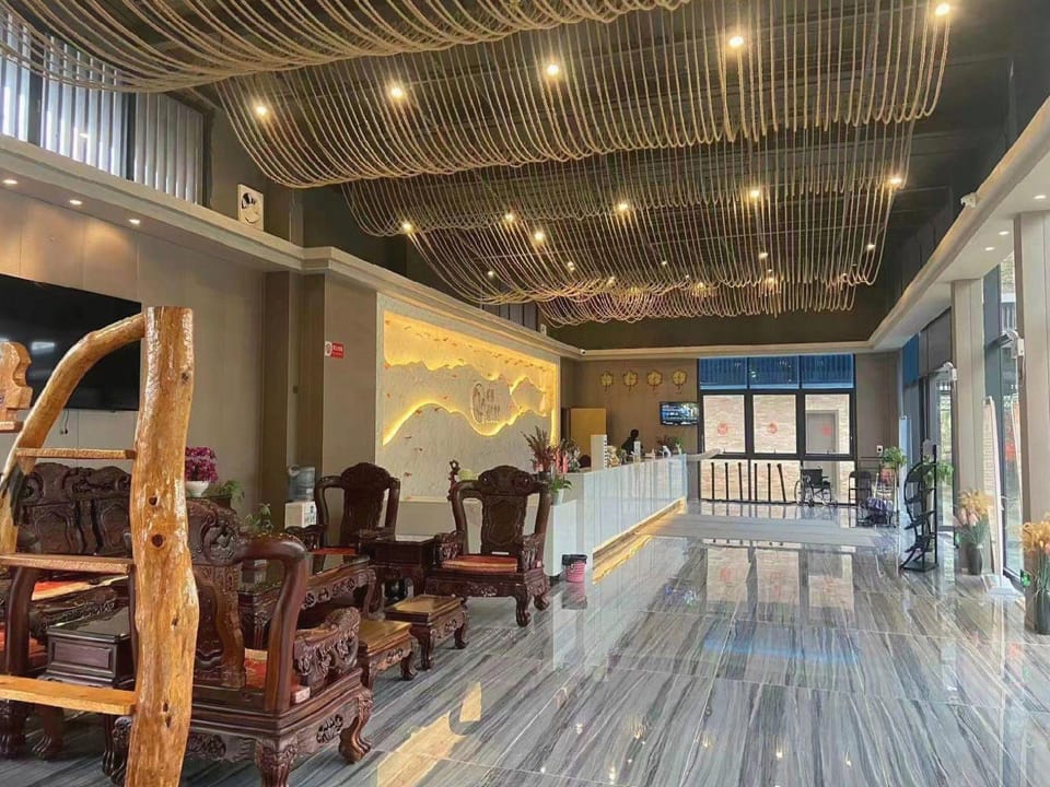 Xinfeng Lingnan maple leaves World Hotel in Guangdong