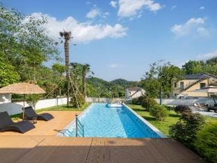 Anji Qingyou Jungle Camping & Starry Sky Pool Villa (Zhebei Canyon) Hotel in Hangzhou