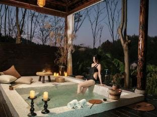 Anji Qingyou Jungle Camping & Starry Sky Pool Villa (Zhebei Canyon) Hotel in Hangzhou