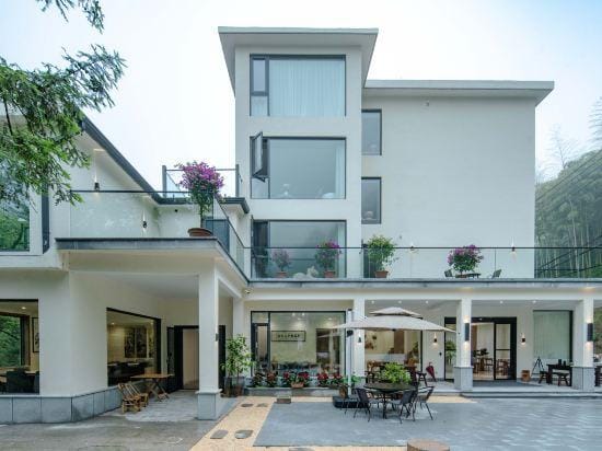 Summer Falls Homestay in Xiazhuang Hotel in Hangzhou