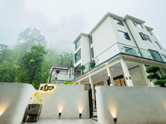 Summer Falls Homestay in Xiazhuang Hotel in Hangzhou