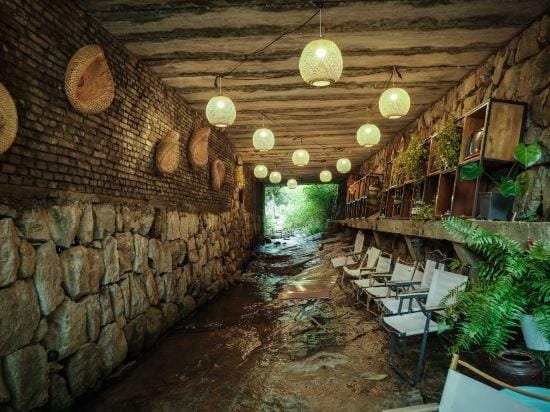 Yunshang Grassland·HilingCamp Mountain Xiashanshe Mountain Wild Hot Spring Holiday Beauty Hotel in Hangzhou