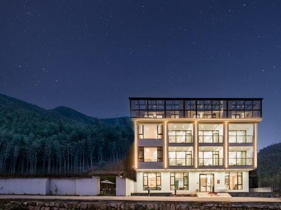 Anji Yunleige Starry Sky Pool Holiday Homestay Hotel in Hangzhou
