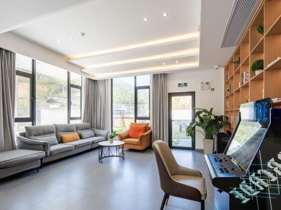 Anji Yunleige Starry Sky Pool Holiday Homestay Hotel in Hangzhou