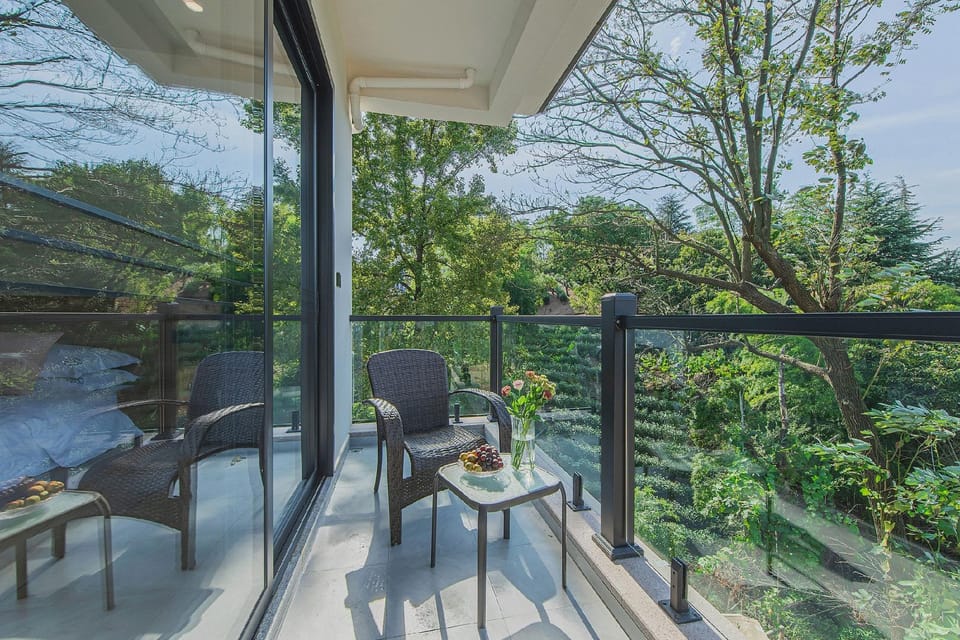 Mountainside Yongsu Starry Sky Pool Sky Curtain Mountain Resort Meishu (Anji Lingfeng Resort Shop) Hotel in Hangzhou