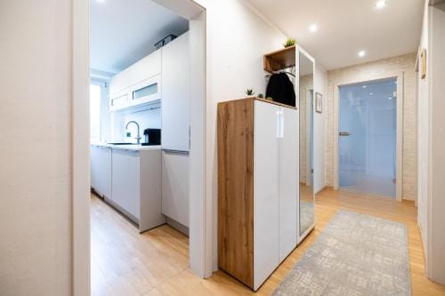 Moderne 4 Zimmer Wohnung vollausgestattet und Mobliert Hotel in Halle Saale