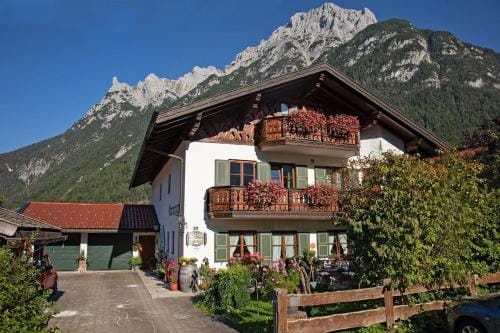 Haus Brunnsteinblick Hotel in Mittenwald