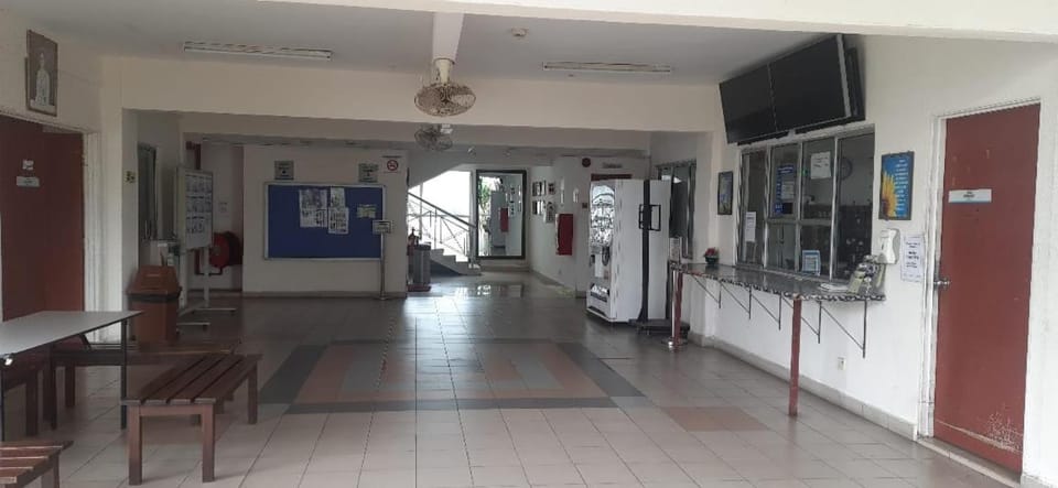 RAILWAY HOSTEL Apartment hotel in Perak Tengah District