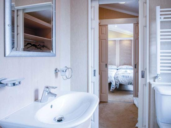 3 Manor Lodge - 2 Bedroom Lodge - Pendine Hotel in Wales