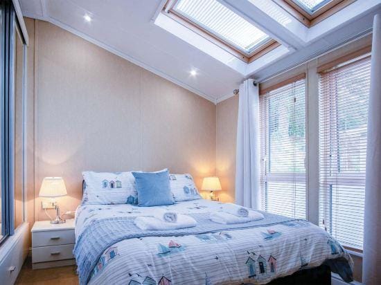 3 Manor Lodge - 2 Bedroom Lodge - Pendine Hotel in Wales