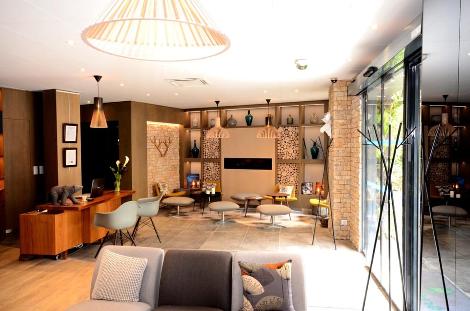 Shared lounge/TV area